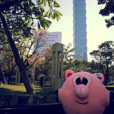 outside taipei 101 Medium e1359893848942 400x400 Stinky goes to Taiwan